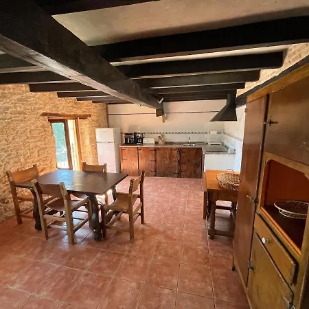 Casa de Férias La Cueva Del Norte, Casa De Piedra Acogedora Linares (Burgos)